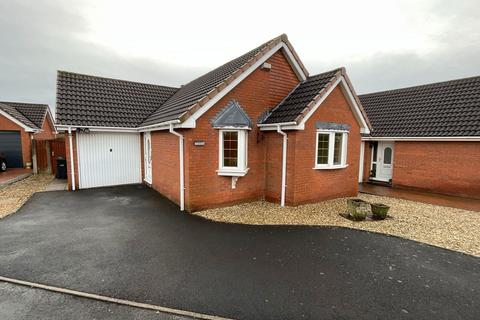 2 bedroom detached bungalow for sale, Mendip Road, Halesowen B63