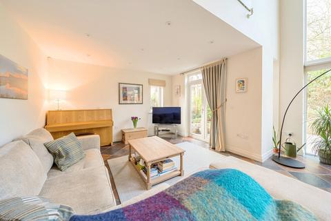 7 Princess Mary Close, Guildford, GU2 9UZ