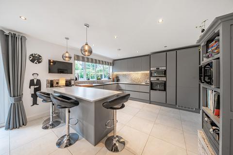 5 bedroom detached house for sale, Bay Tree Walk, Watford