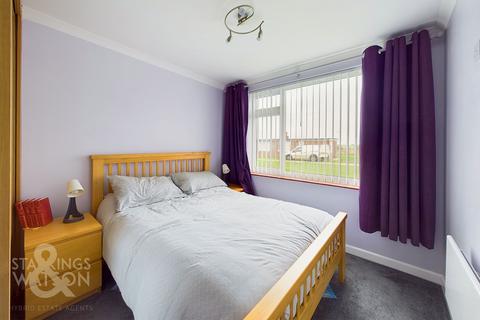 2 bedroom chalet for sale, Hillside, Mundesley,Norfolk