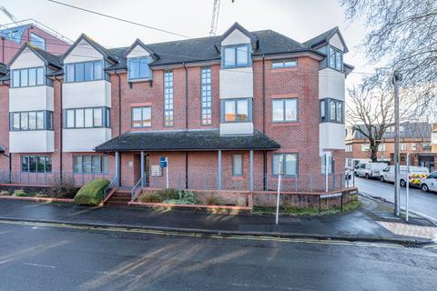 2 bedroom flat for sale, Lavender Park Road, Surrey KT14