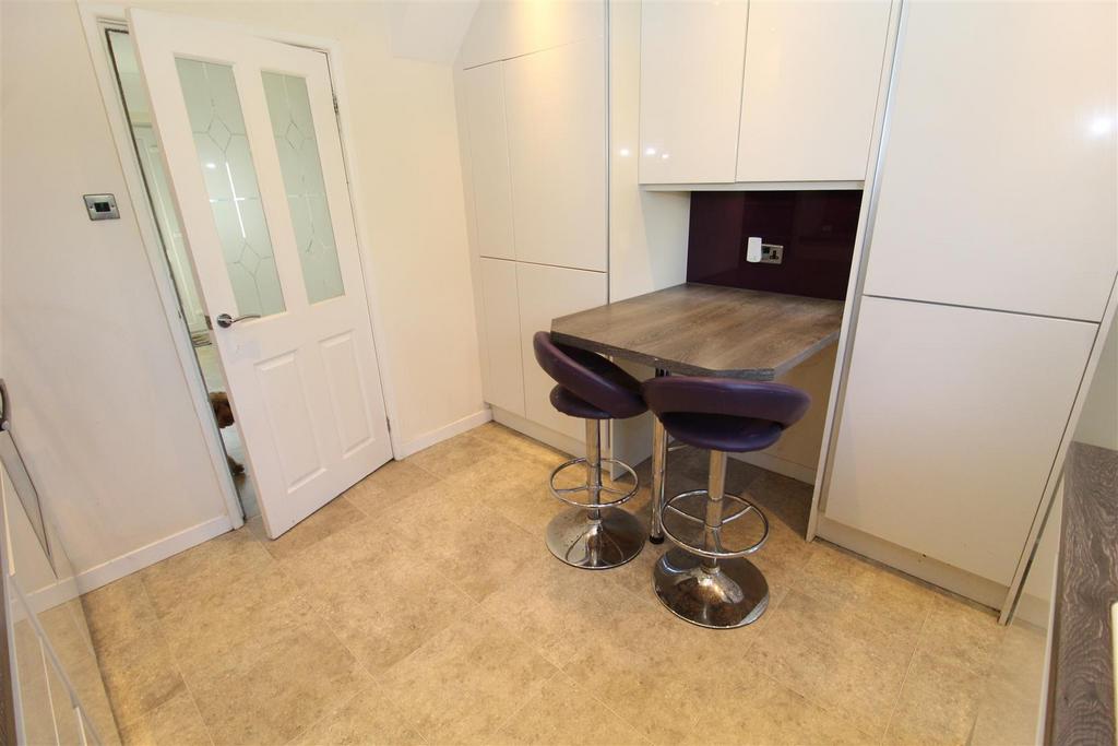 Kitchen3.JPG
