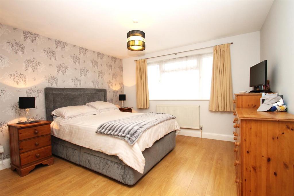 Bed1.JPG
