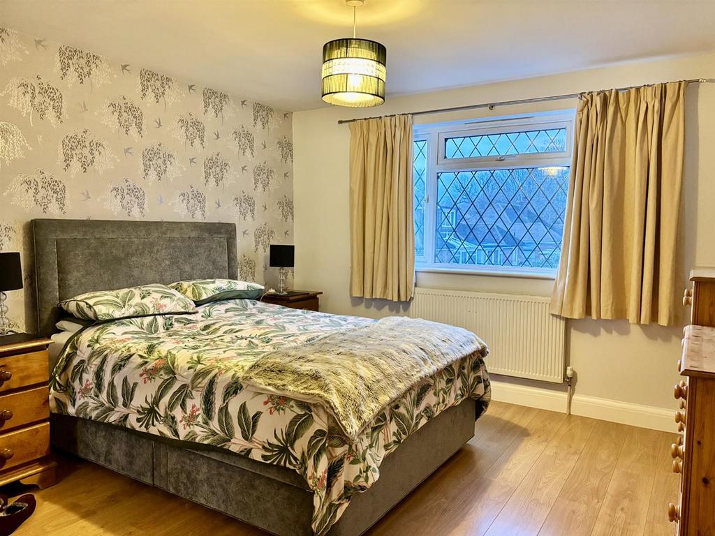Bedroom 1.jpg