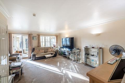 4 bedroom end of terrace house for sale, Poplar Mews, Haywards Heath, RH16