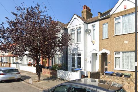 4 bedroom house to rent, Holmwood Road, Enfield