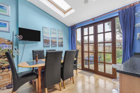 27 Crane Way, Twickenham, TW2 7NH