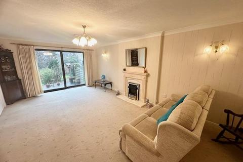 2 bedroom flat for sale, Grange Park, Skircoat Green, Halifax