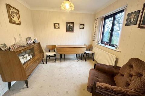 2 bedroom flat for sale, Grange Park, Skircoat Green, Halifax