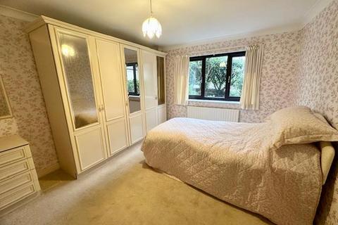 2 bedroom flat for sale, Grange Park, Skircoat Green, Halifax