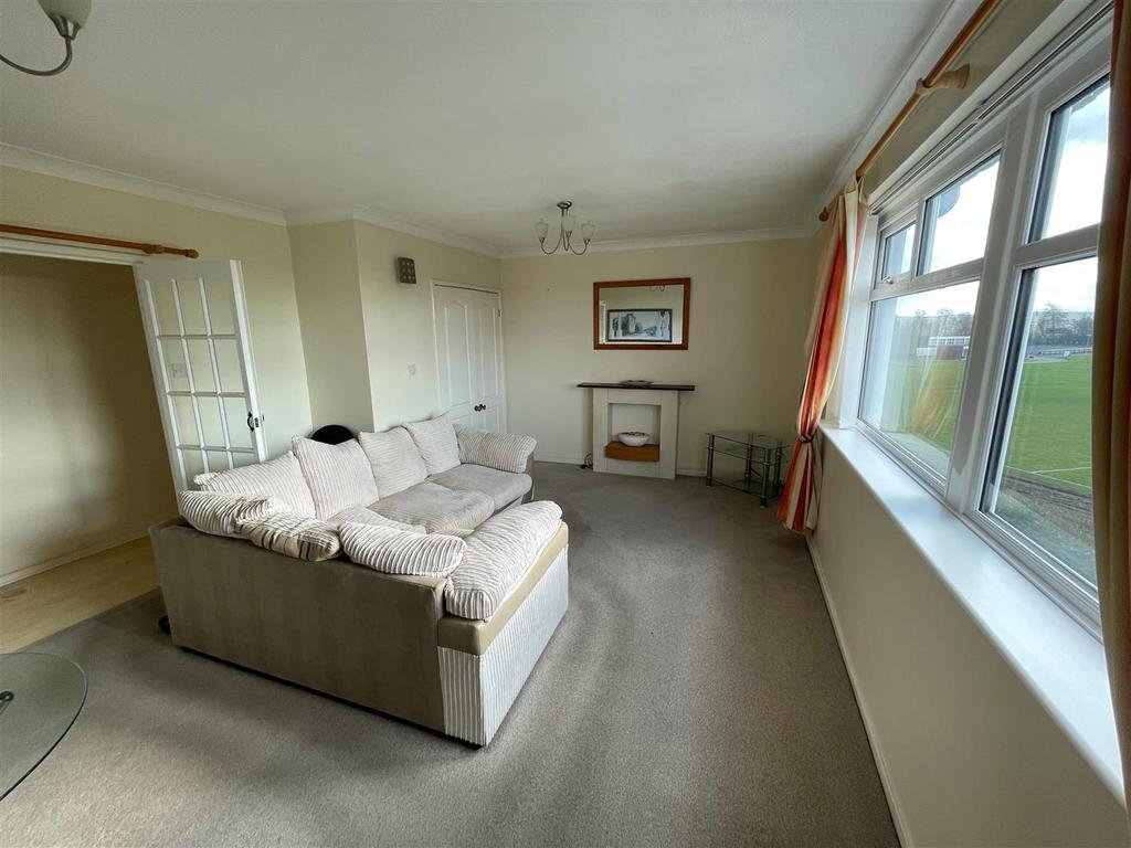 Lounge 2.jpg