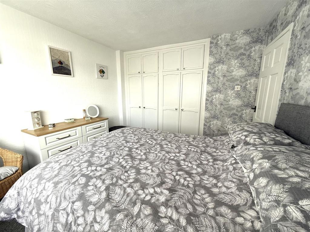 Bush Drive, Rugeley 3 bed semi-detached house - £264,000