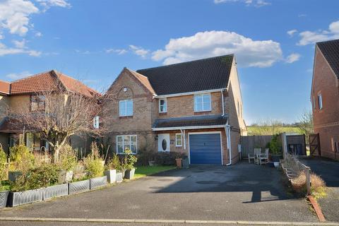 51 Cherryfields, Gillingham, SP8 4TJ