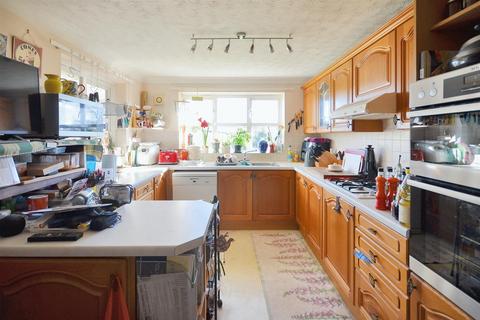 51 Cherryfields, Gillingham, SP8 4TJ