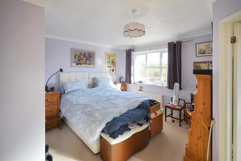51 Cherryfields, Gillingham, SP8 4TJ