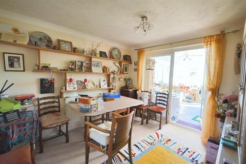 51 Cherryfields, Gillingham, SP8 4TJ