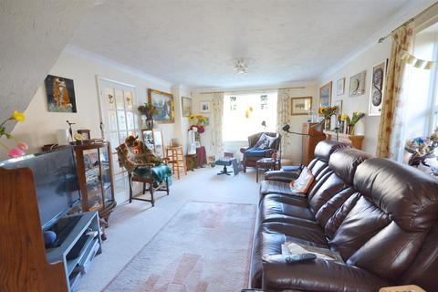 51 Cherryfields, Gillingham, SP8 4TJ