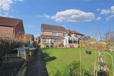 51 Cherryfields, Gillingham, SP8 4TJ
