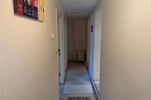 Flat 3, Avondale House, 4 Silver Street, Trowbridge, BA14 8AA