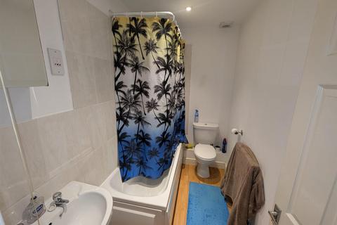 Flat 3, Avondale House, 4 Silver Street, Trowbridge, BA14 8AA