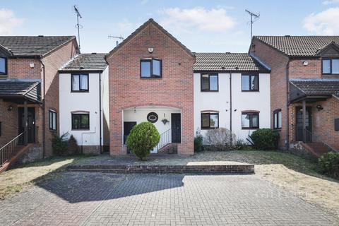 3 bedroom terraced house to rent, Kent Close, Uxbridge, UB8