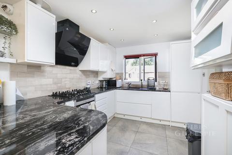3 bedroom terraced house to rent, Kent Close, Uxbridge, UB8