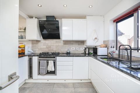 3 bedroom terraced house to rent, Kent Close, Uxbridge, UB8