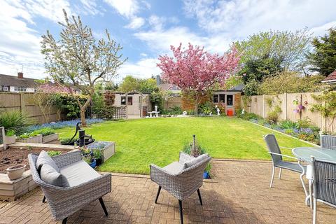 4 bedroom detached house for sale, Sparrows Herne, Basildon, SS16