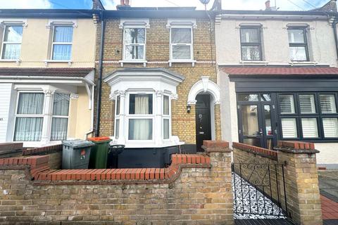 3 bedroom terraced house for sale, South Esk Road, London