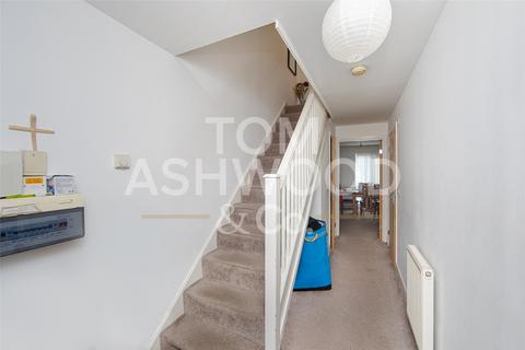 17 Norwich Crescent, Chadwell Heath, Romford, RM6 4UW
