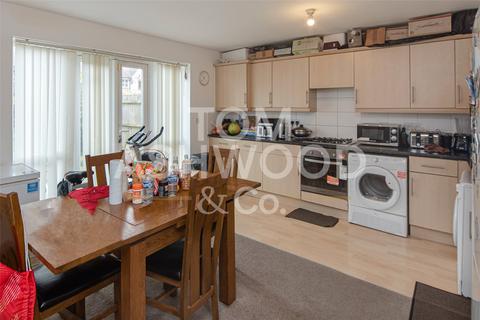 17 Norwich Crescent, Chadwell Heath, Romford, RM6 4UW