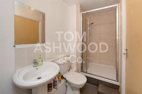 17 Norwich Crescent, Chadwell Heath, Romford, RM6 4UW
