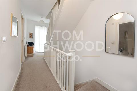 17 Norwich Crescent, Chadwell Heath, Romford, RM6 4UW