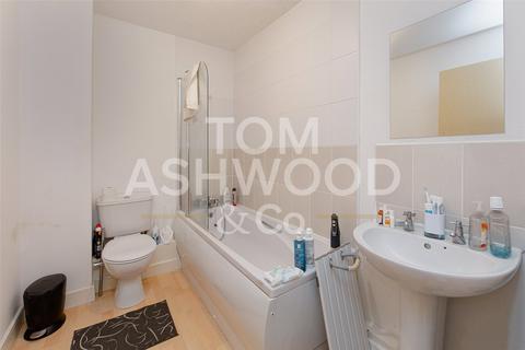 17 Norwich Crescent, Chadwell Heath, Romford, RM6 4UW