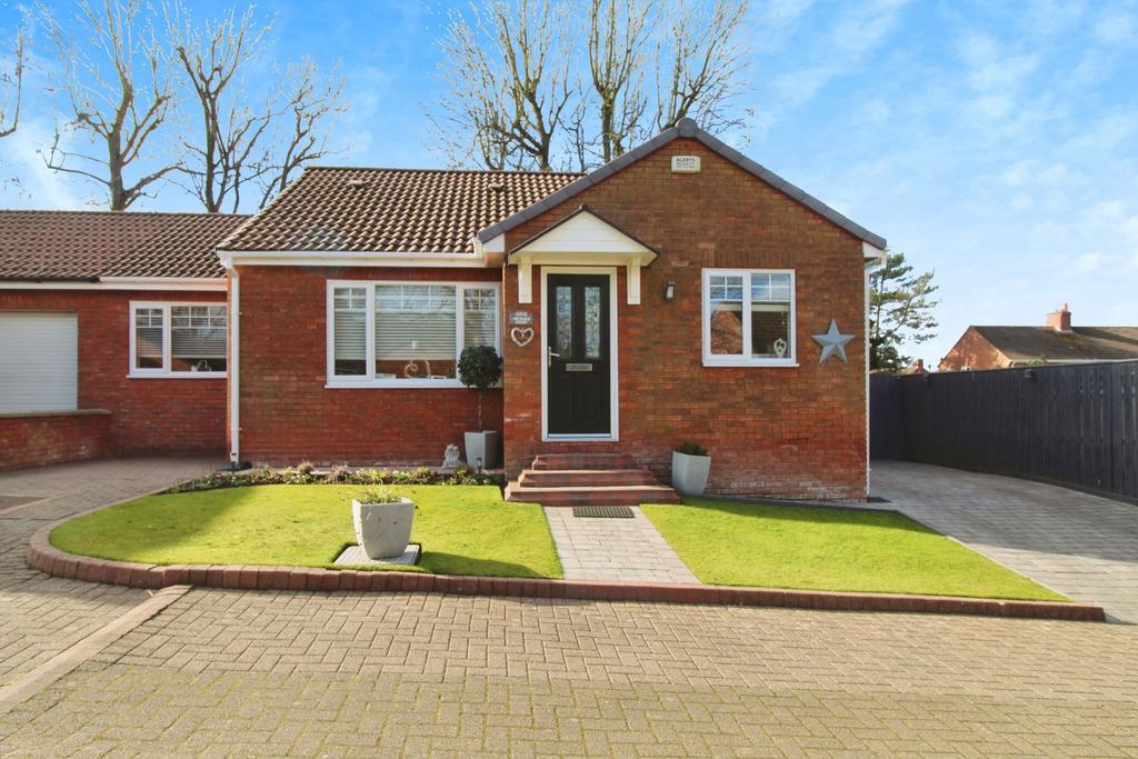 Orchard Court, Ryton NE40 3 bed semi-detached bungalow - £250,000