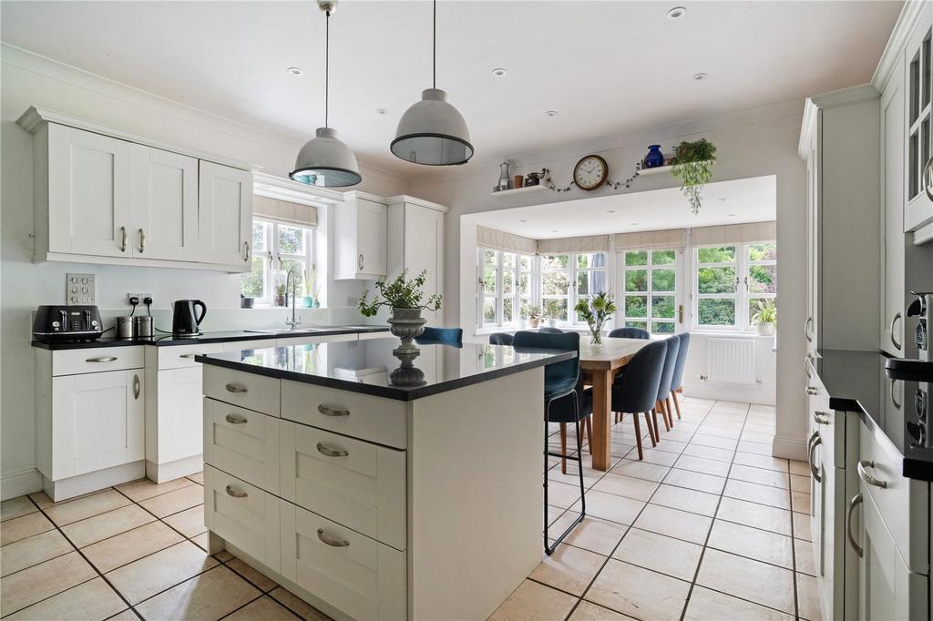Kitchen/B'fast Room