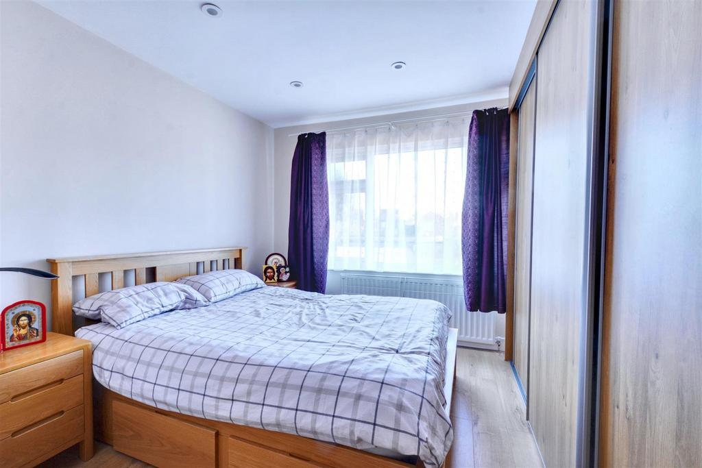Bedroom 1 2.jpeg