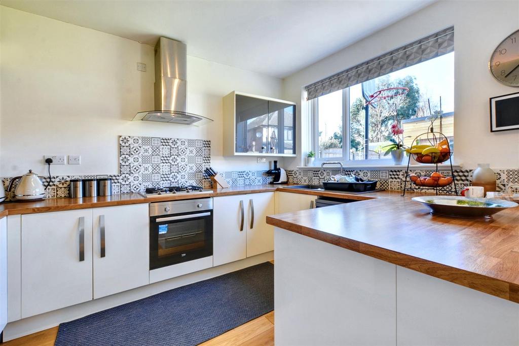 Kitchen 1.jpeg