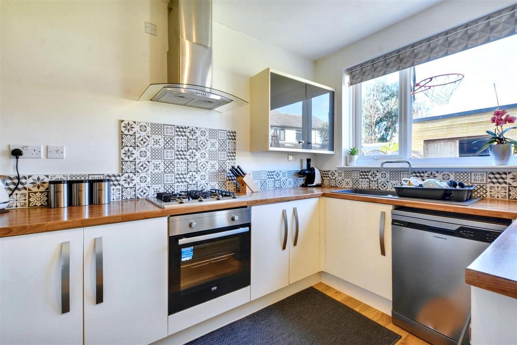 Kitchen 2.jpeg