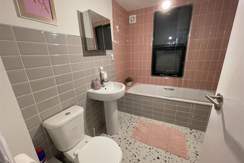 4 bedroom terraced house to rent, Faringford Road, London