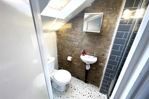 4 bedroom terraced house to rent, Faringford Road, London