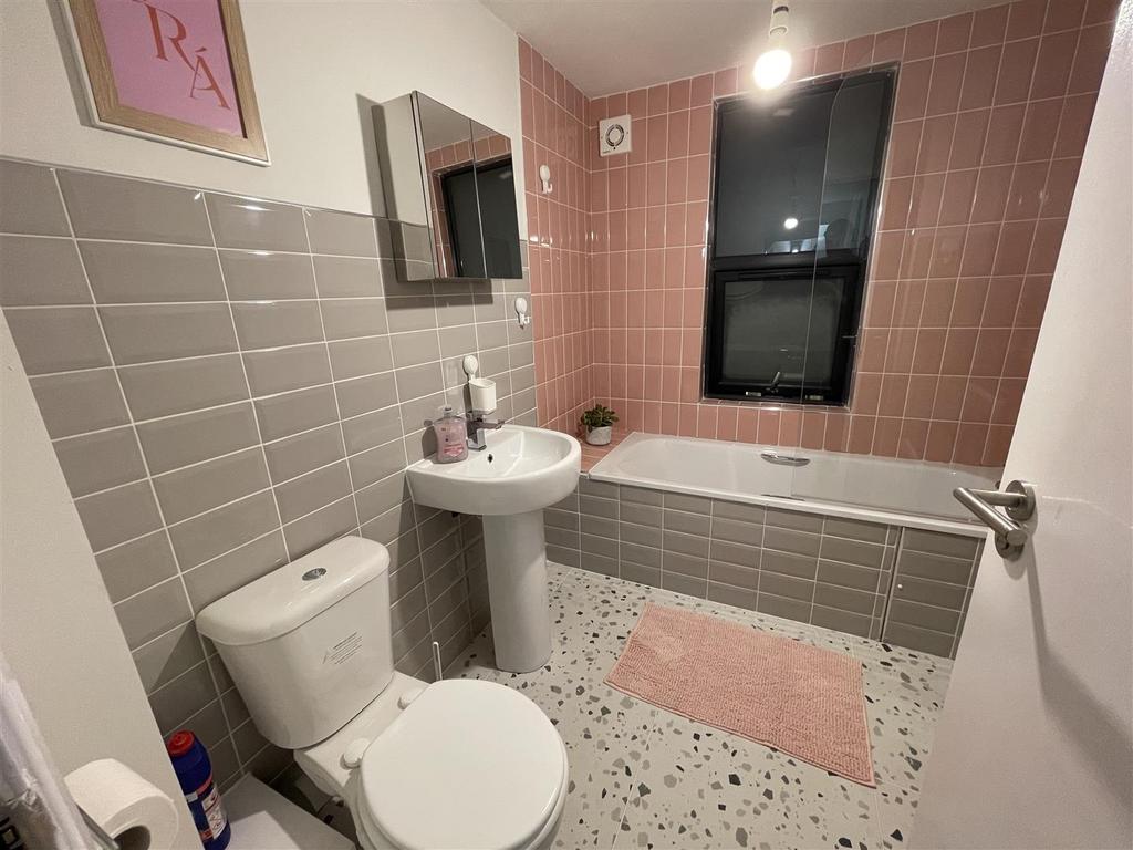 Bathroom.JPG