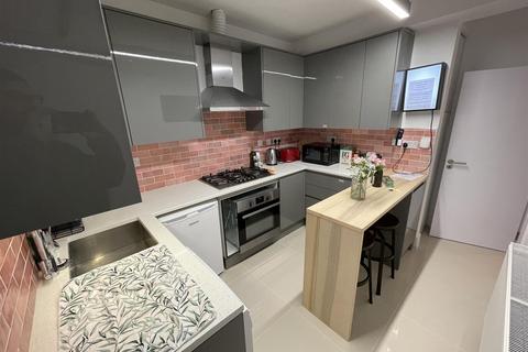 4 bedroom terraced house to rent, Faringford Road, London