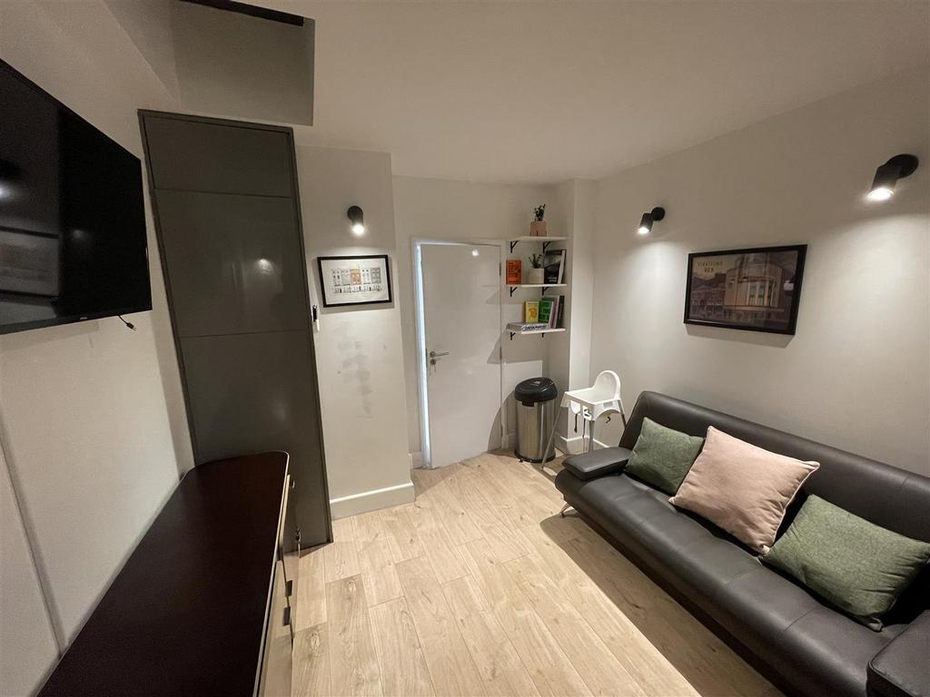 Livingroom.JPG