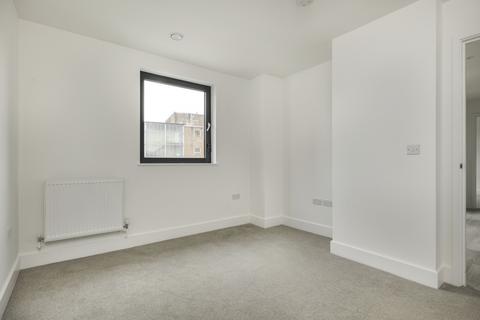 2 bedroom flat to rent, Medway Street Chatham ME4