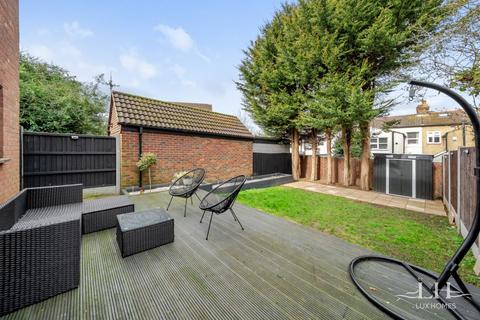 1 bedroom maisonette for sale, Consort Close, Brentwood