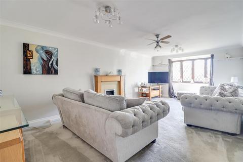 4 bedroom detached house for sale, St. Clements Crescent, Benfleet SS7