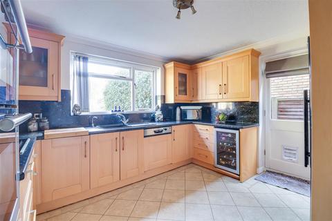 4 bedroom detached house for sale, St. Clements Crescent, Benfleet SS7