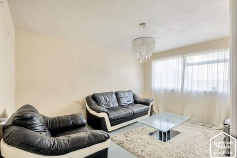 2 bedroom flat for sale, Flat 8 Tern Court, Tern Way, Brentwood, Essex, CM14 5NZ