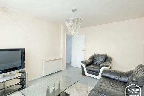 2 bedroom flat for sale, Flat 8 Tern Court, Tern Way, Brentwood, Essex, CM14 5NZ